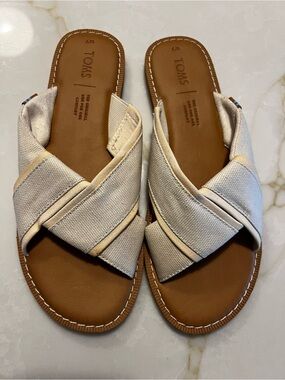 TOMS Cream Crisscross Canvas Slide Sandals